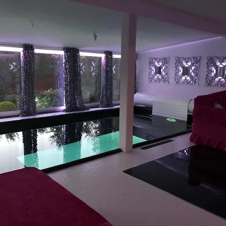 Willa Z Kompleksem Villa *